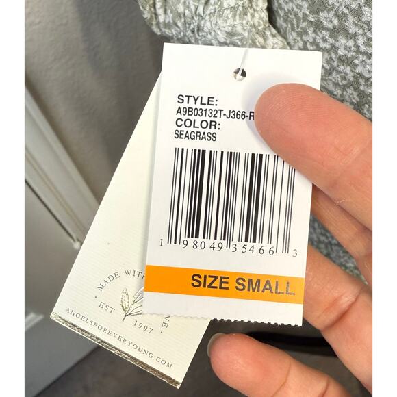 Angel NWT Cottagecore Gray Floral peasant top - Picture 3 of 7